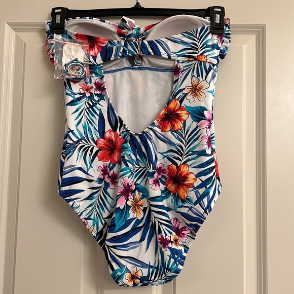 Time and Tru ladies swimsuit - Picture 3 of 5